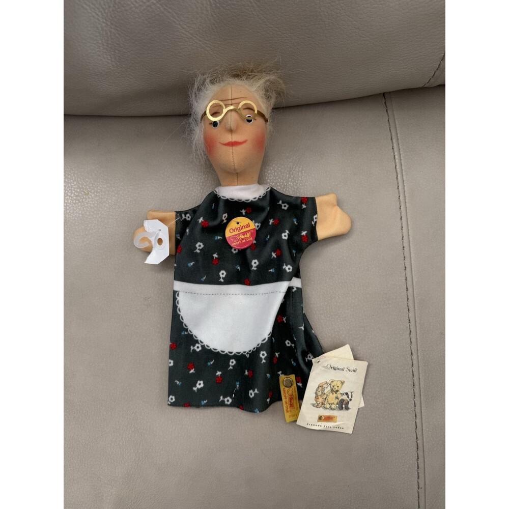 Steiff vintage puppet grandmother 255106 With Original Tags And Glasses HTF